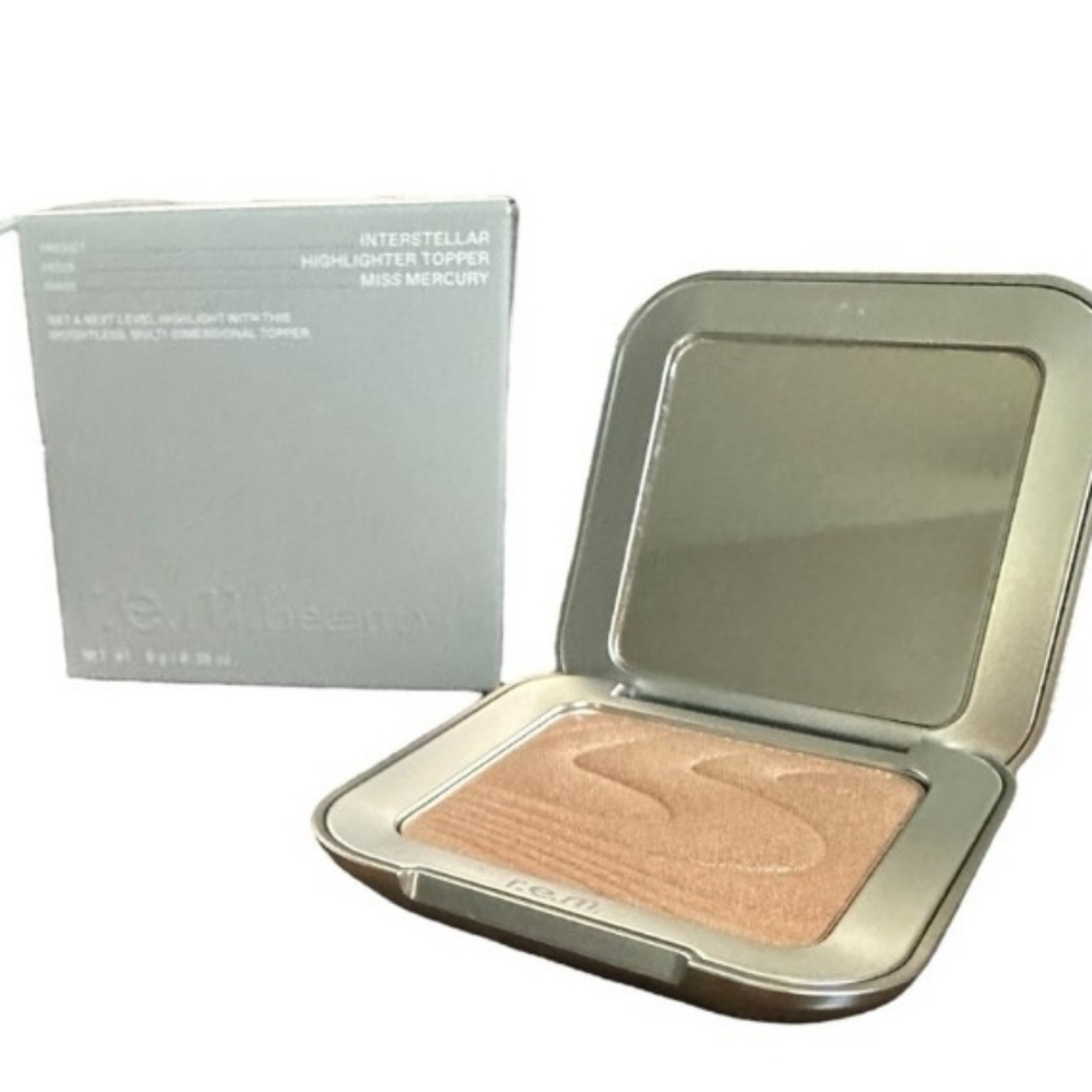 r.e.m. beauty Interstellar Highlighter Topper - Miss Mercury